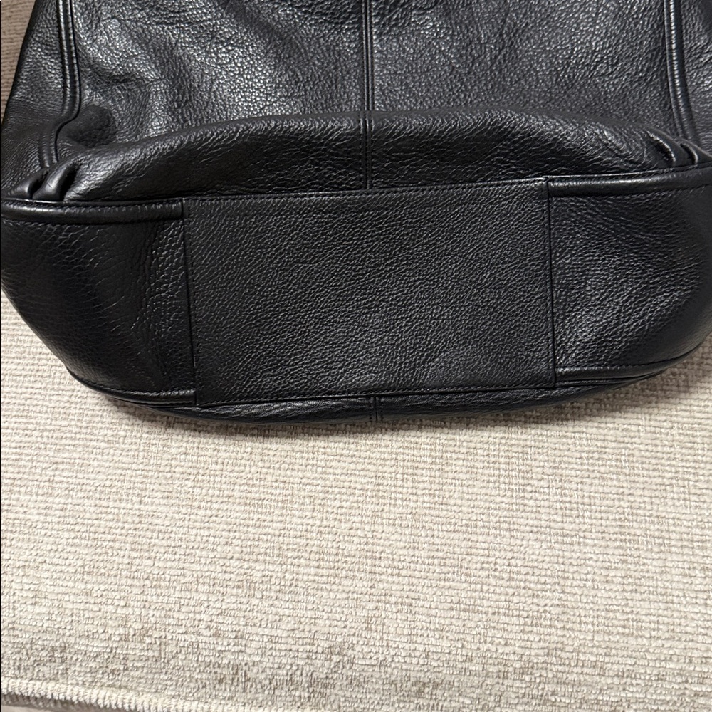 Authentic Coach Avery Hobo Bag - Picture 6 of 11